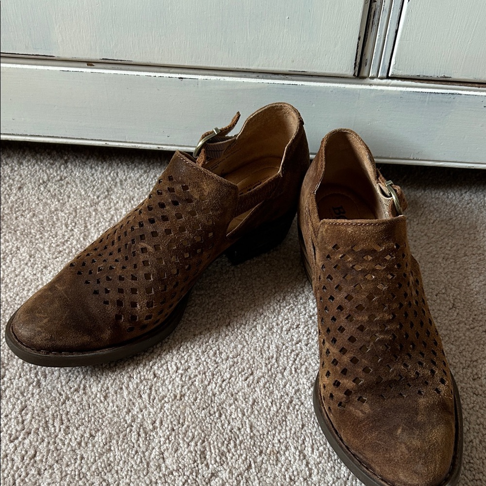 Born Perforated Womens Bootie Shoes